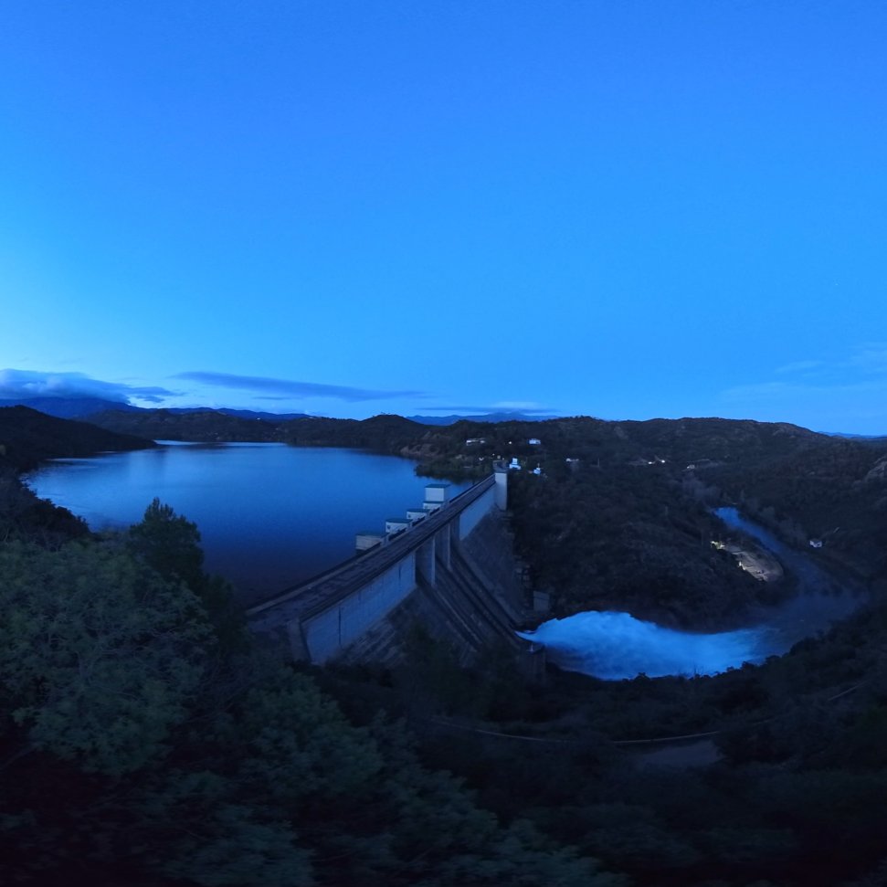 Anochecer en la presa